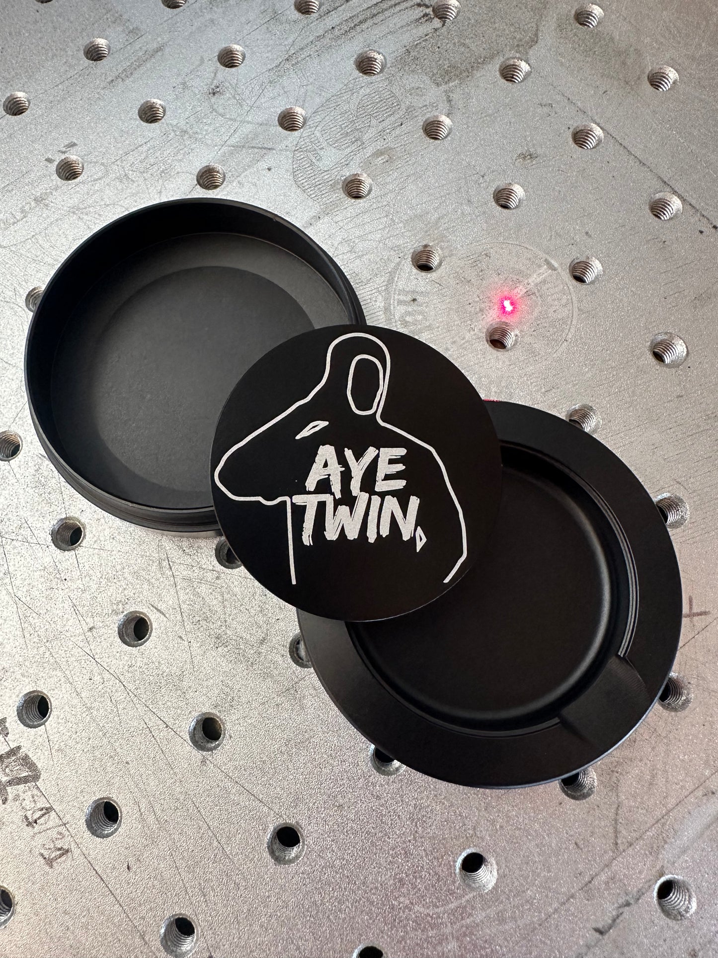 Twin tins “Aye Twin” official